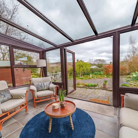 6 The Mews - Cosy With Garden