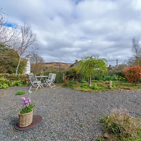 6 The Mews - Cosy With Garden