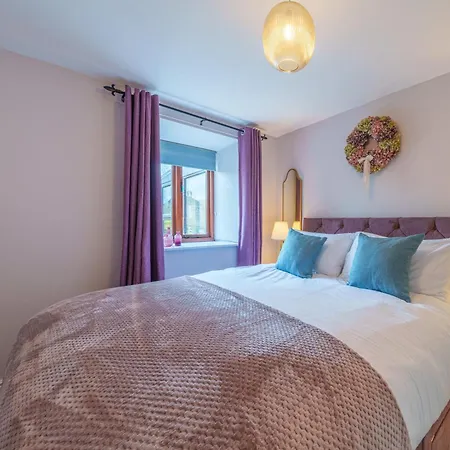 6 The Mews - Cosy With Garden