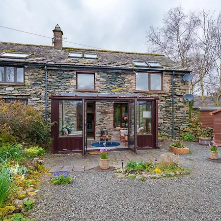 Semesterbostad 6 The Mews - Cosy With Garden *