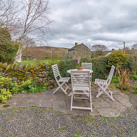 Holiday home 6 The Mews - Cosy With Garden *